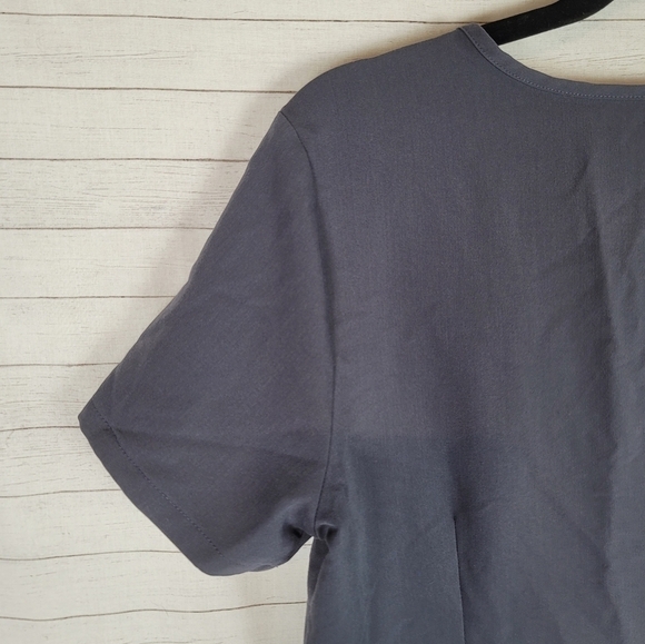 FIGS Casma Three-Pocket Scrub Top in Graphite, sz XS - Picture 10 of 12